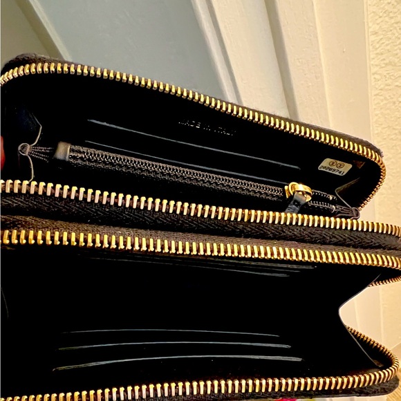 compact, medium size wallet. For all your cards plus key Black leather - Picture 1 of 4